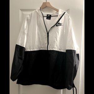 Black and White Nike Wind Breaker 1x